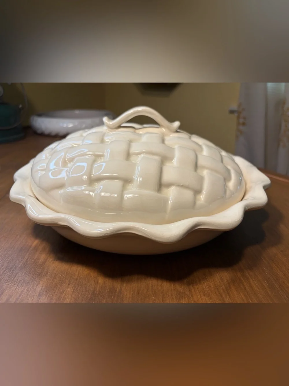 Ceramic Pie Holder/Keeper w/Lattice-Topped Lid Holds 8